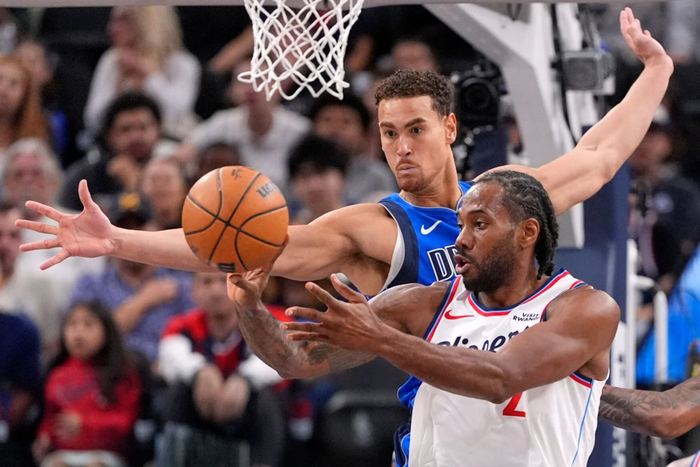 爱游戏正版-快船送勇士锁定西部第10！小卡三节轰34+6三分 弗拉格25+9献隔扣|考瓦伊·莱昂纳德|独行侠|投篮|达拉斯独行侠队|威尔特-张伯伦_新浪体育_新浪新闻